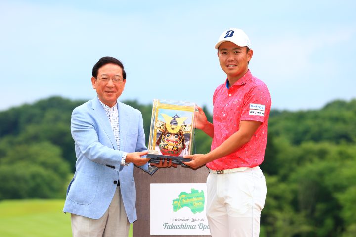 木下稜介プロ 白河だるま贈呈